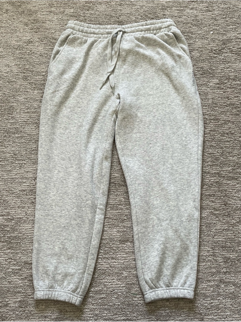 Fabletics Go-To Sweatpant Short Light Heathered Gray Women’s Size Large Fleece